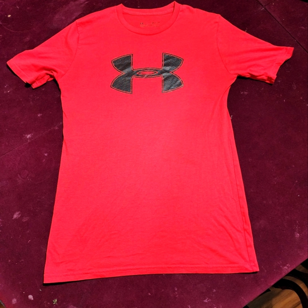 Under Armour red t-shirt